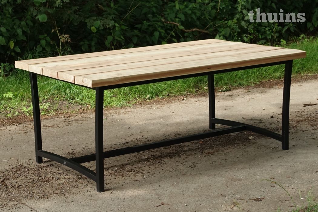 Low-dining tafel van Douglas hout en zwart staal