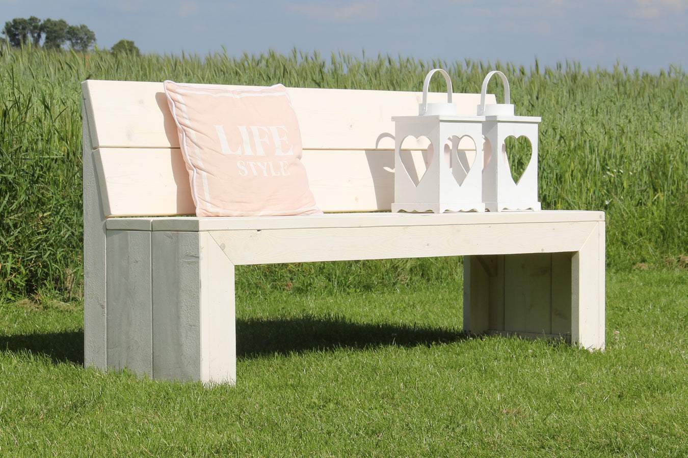 Steigerhouten tuinbank Thuins, behandeld met white wash