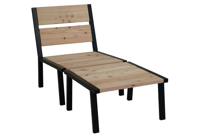 Douglas houten loungestoel in combinatie met de Elbo douglas houten hocker