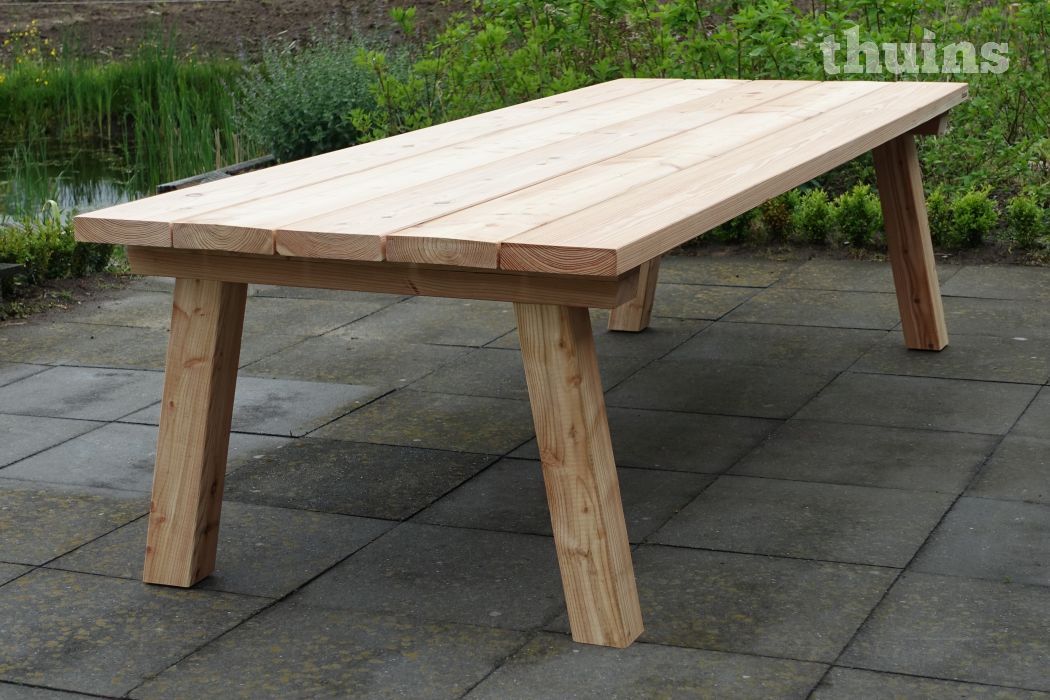 Lono low-dining tafel van massief Douglas hout