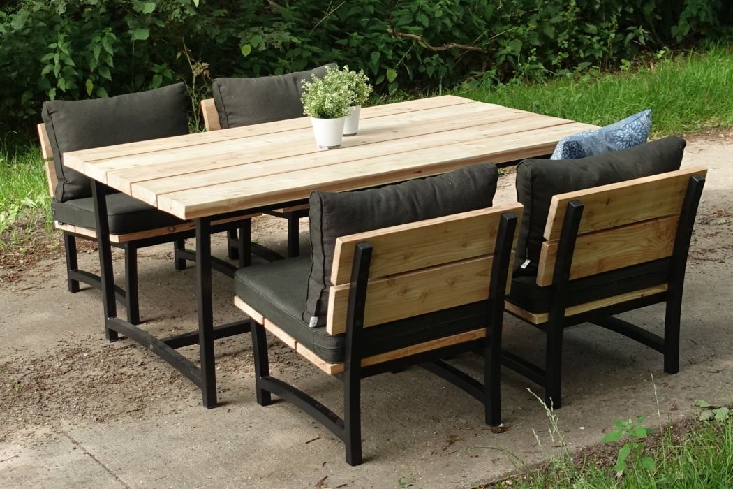 Low-dining/Loungestoel Acero van Douglas hout en zwart staal